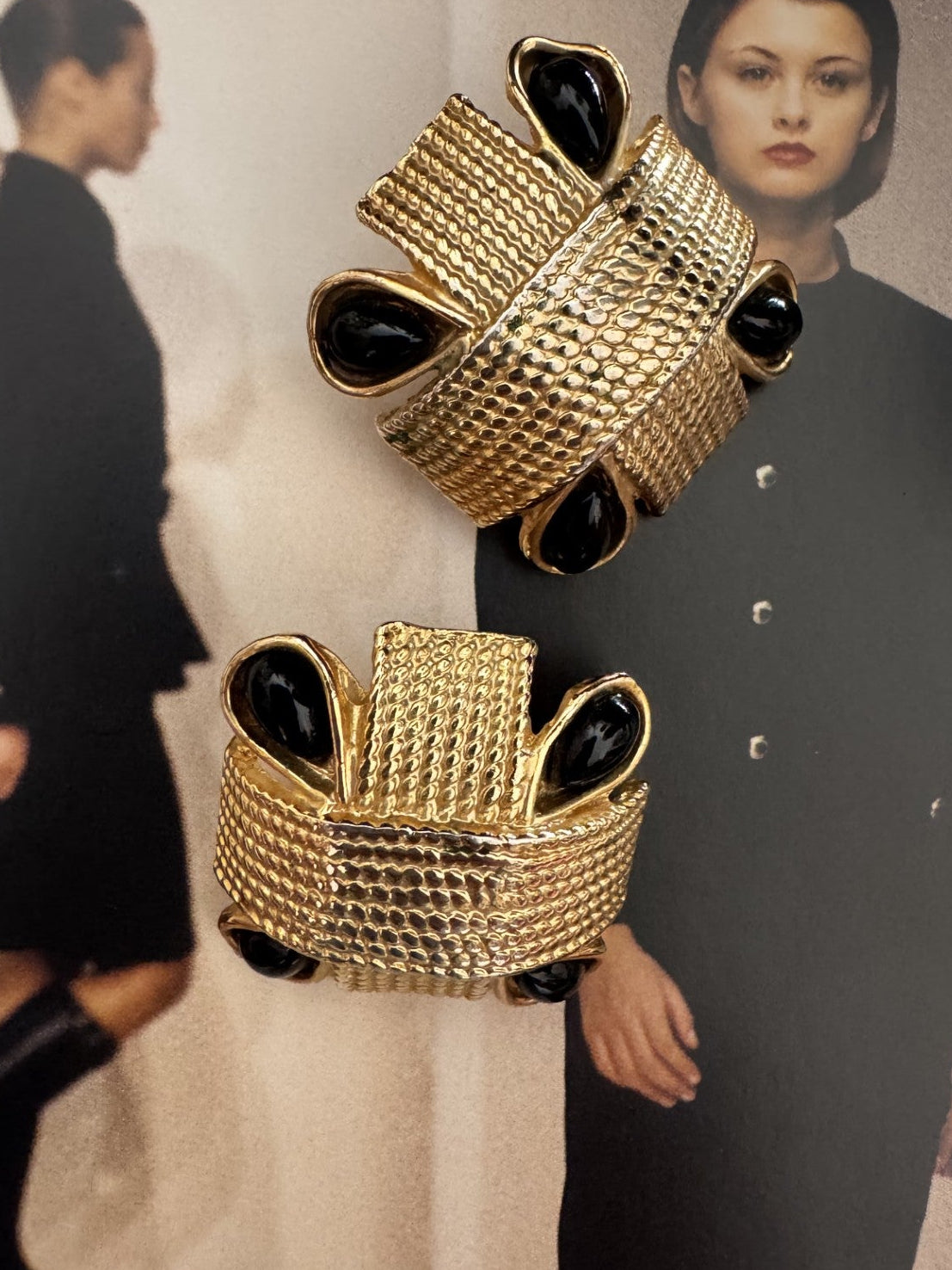 Vintage 1990s Ribbed Gold-Plated Square Black Stone Clips