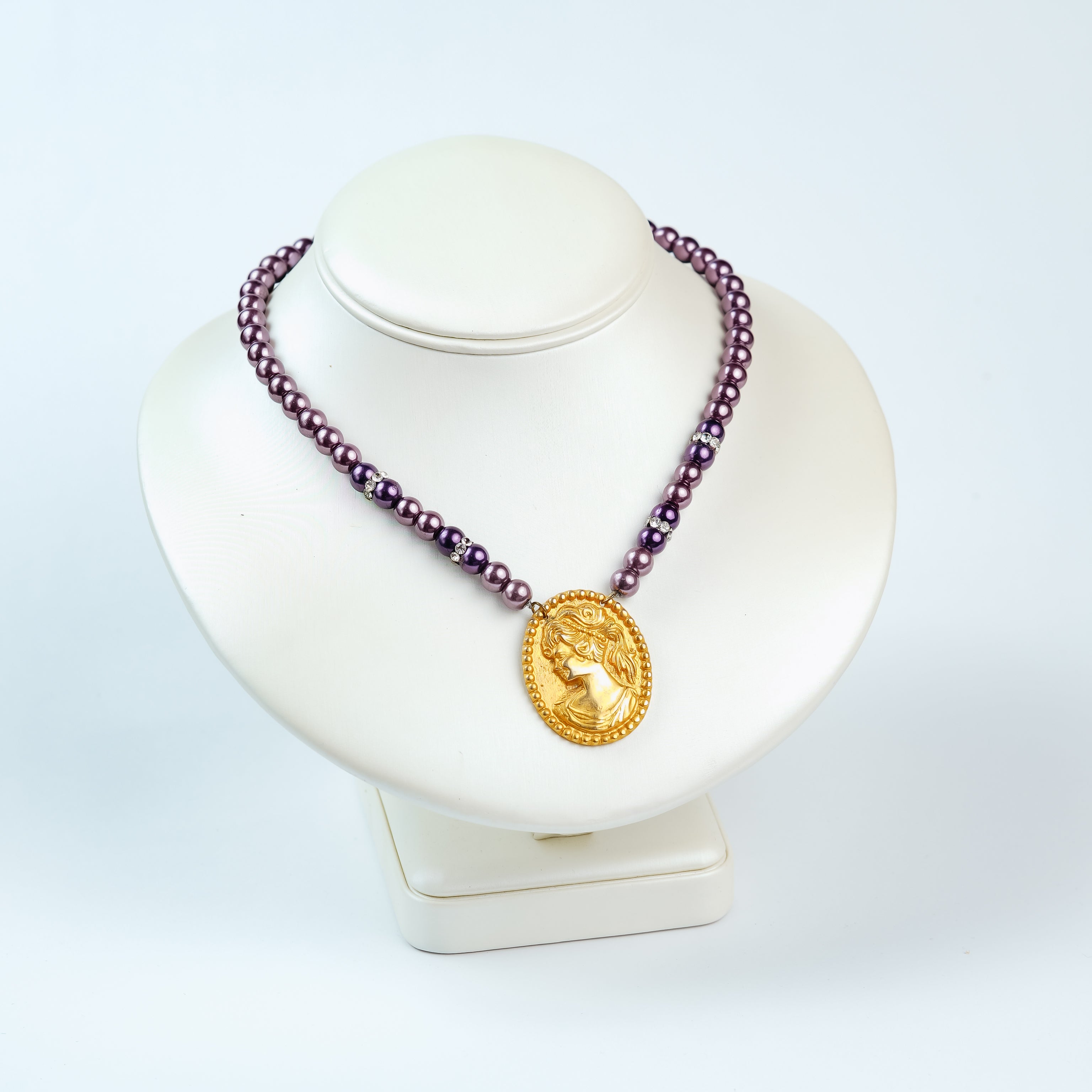 Vintage Cameo Pendant Pearl Necklace