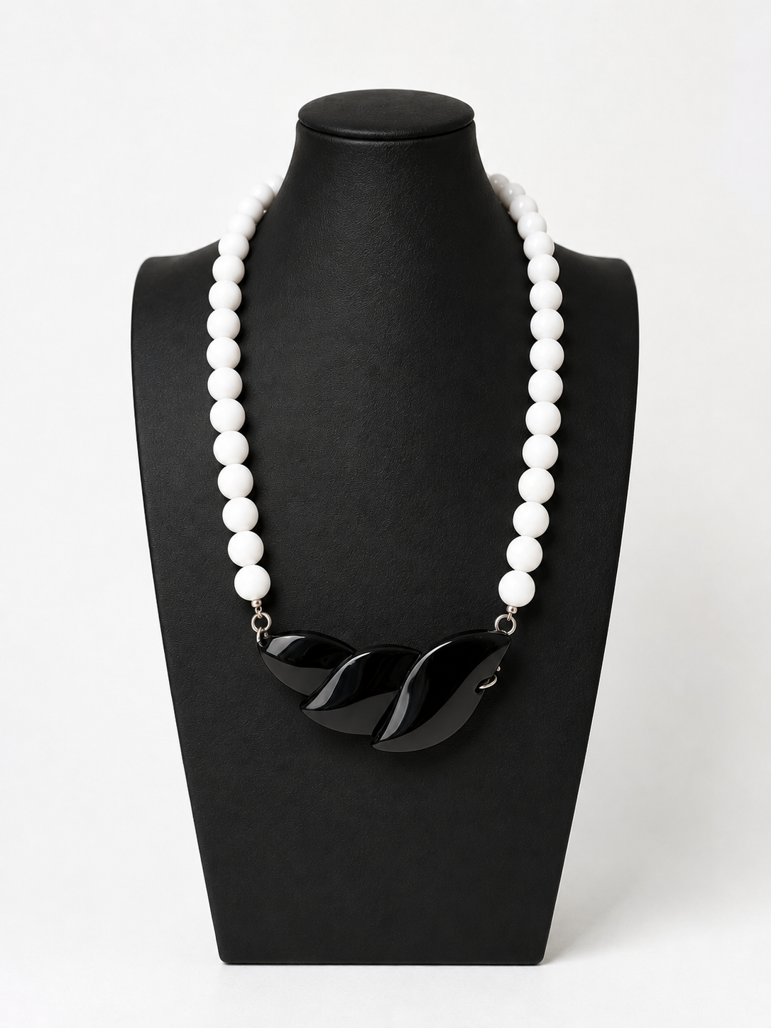 Vintage Mod Black and White Sculptural Beaded Necklace