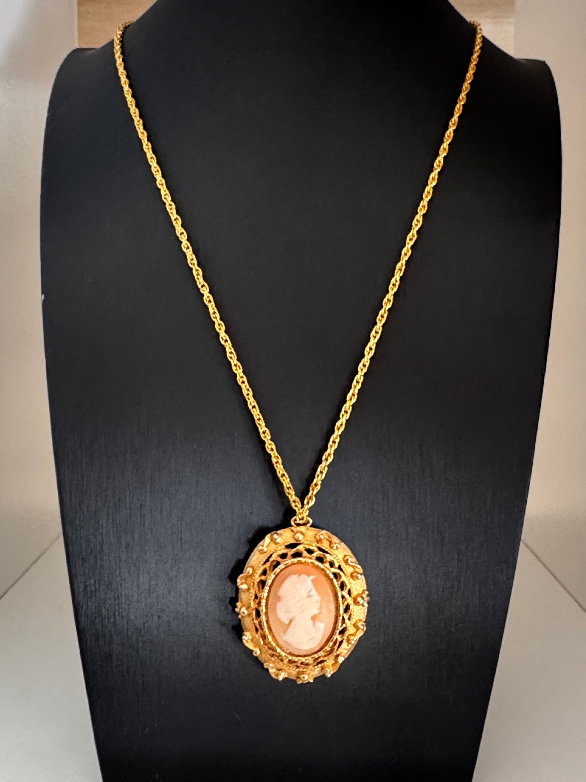 Vintage Gold Plated Cameo Pendant Necklace