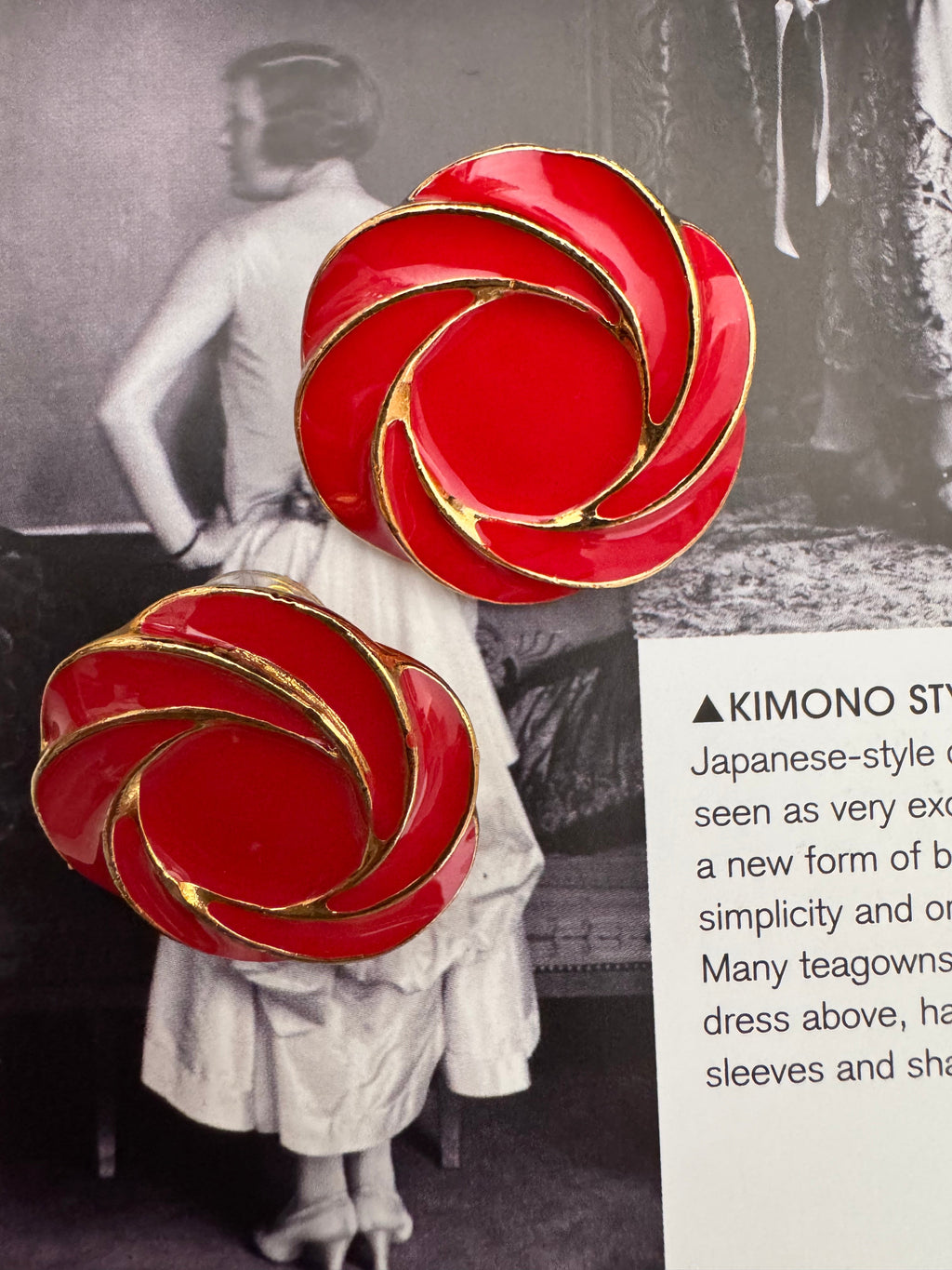 Vintage Textured Gold-Plated Knot Clips