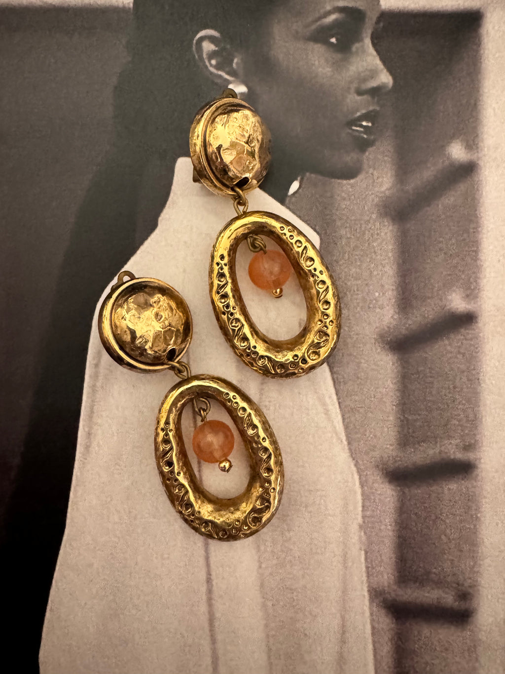 Vintage Hammered Gold Tone Resin Drop Clip-On Earrings