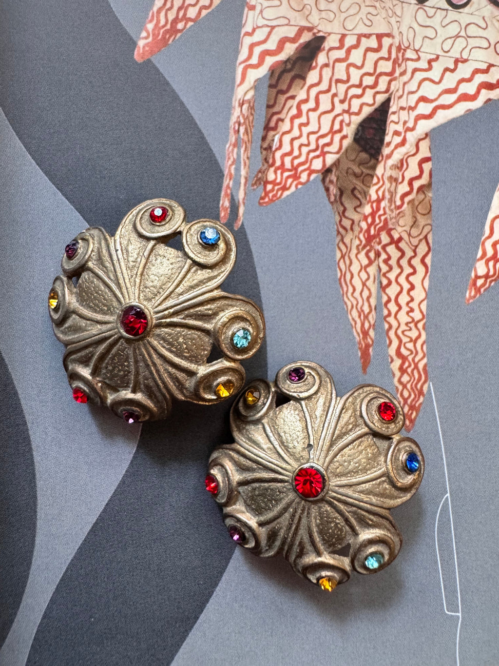 Vintage 1980s Byzantine Multi-Gemstone Scalloped Clips