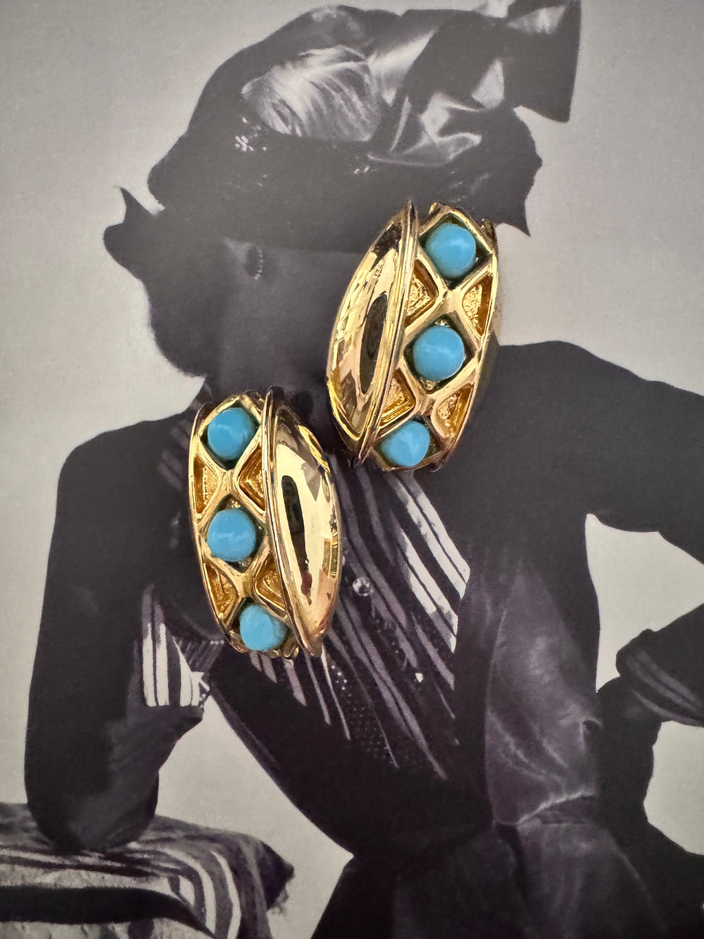 Vintage Retro Turquoise Cabochon Clip-On Earrings