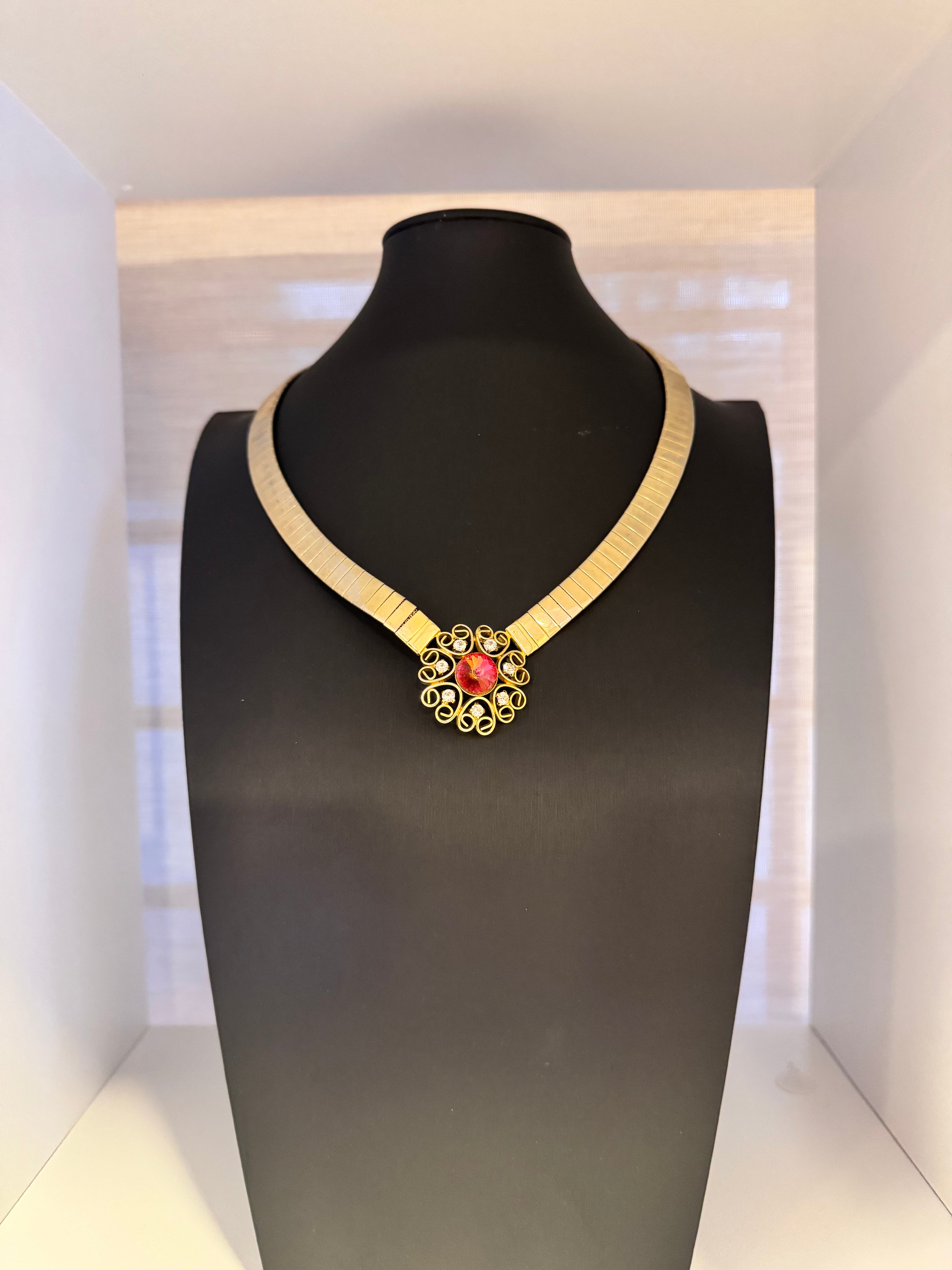 Vintage Retro Gold Collar Necklace with Floral Pendant