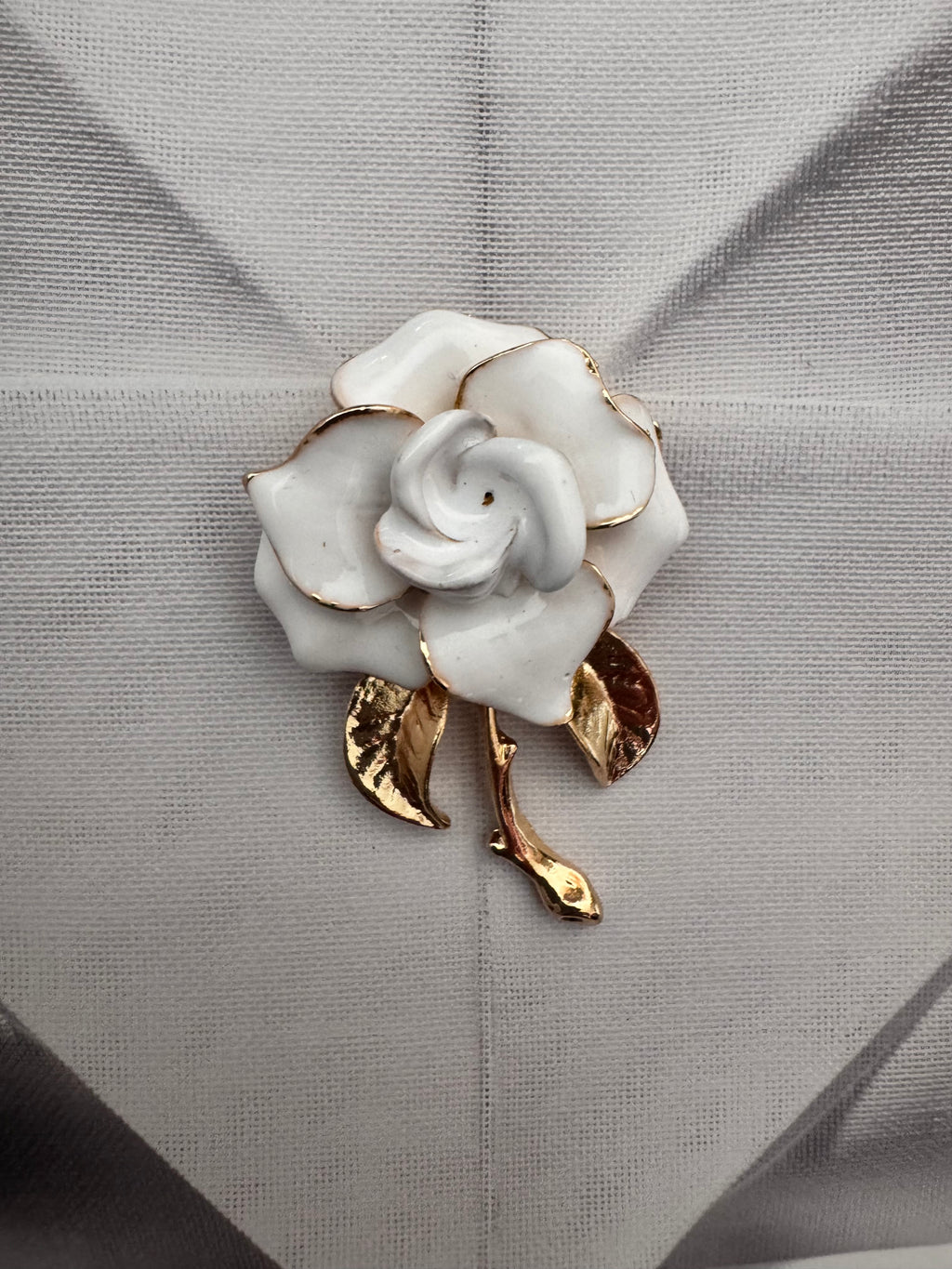Vintage White Enamel Rose Brooch – Romantic Floral Mid-Century Design