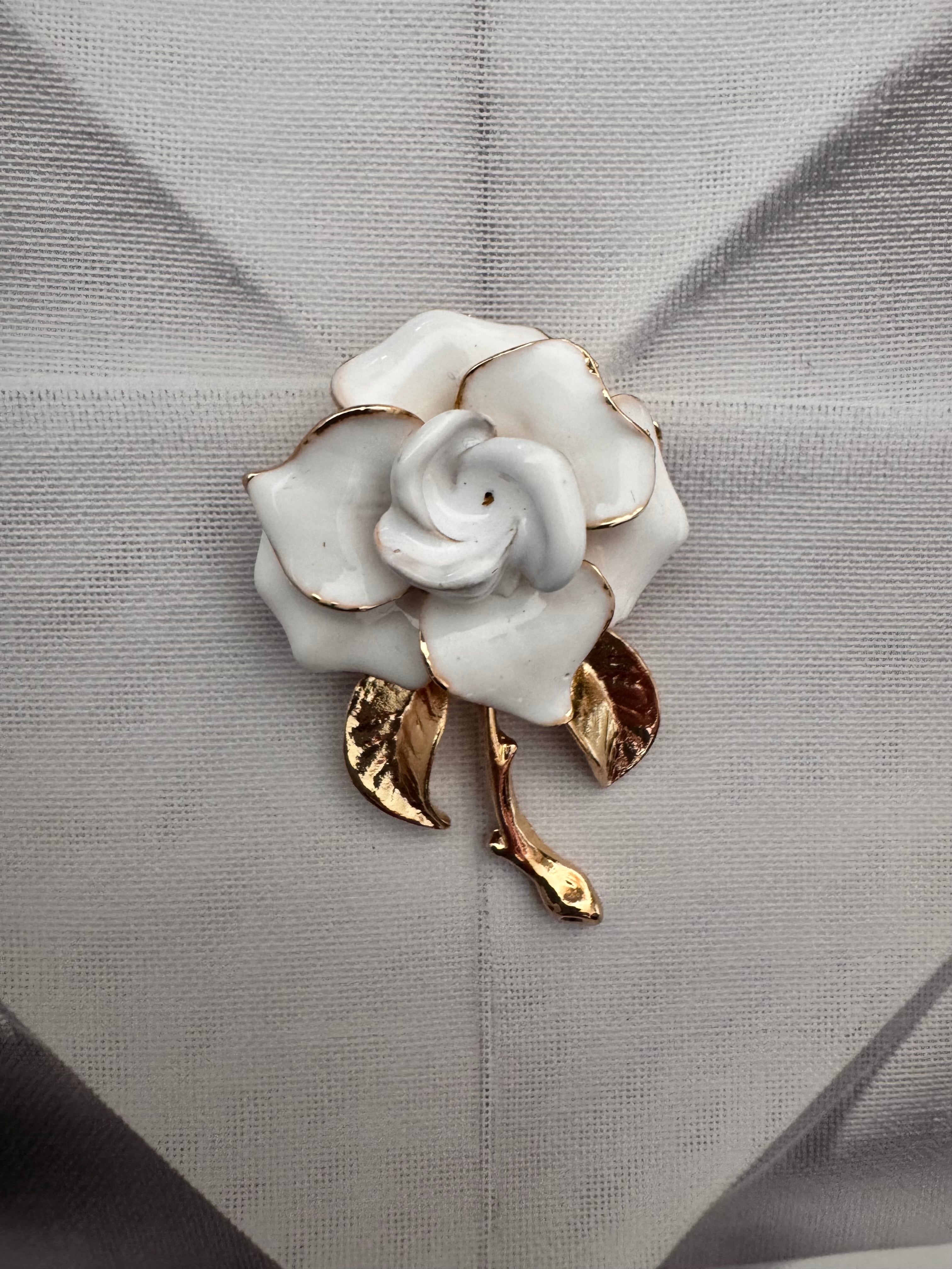 Vintage White Enamel Rose Brooch – Romantic Floral Mid-Century Design