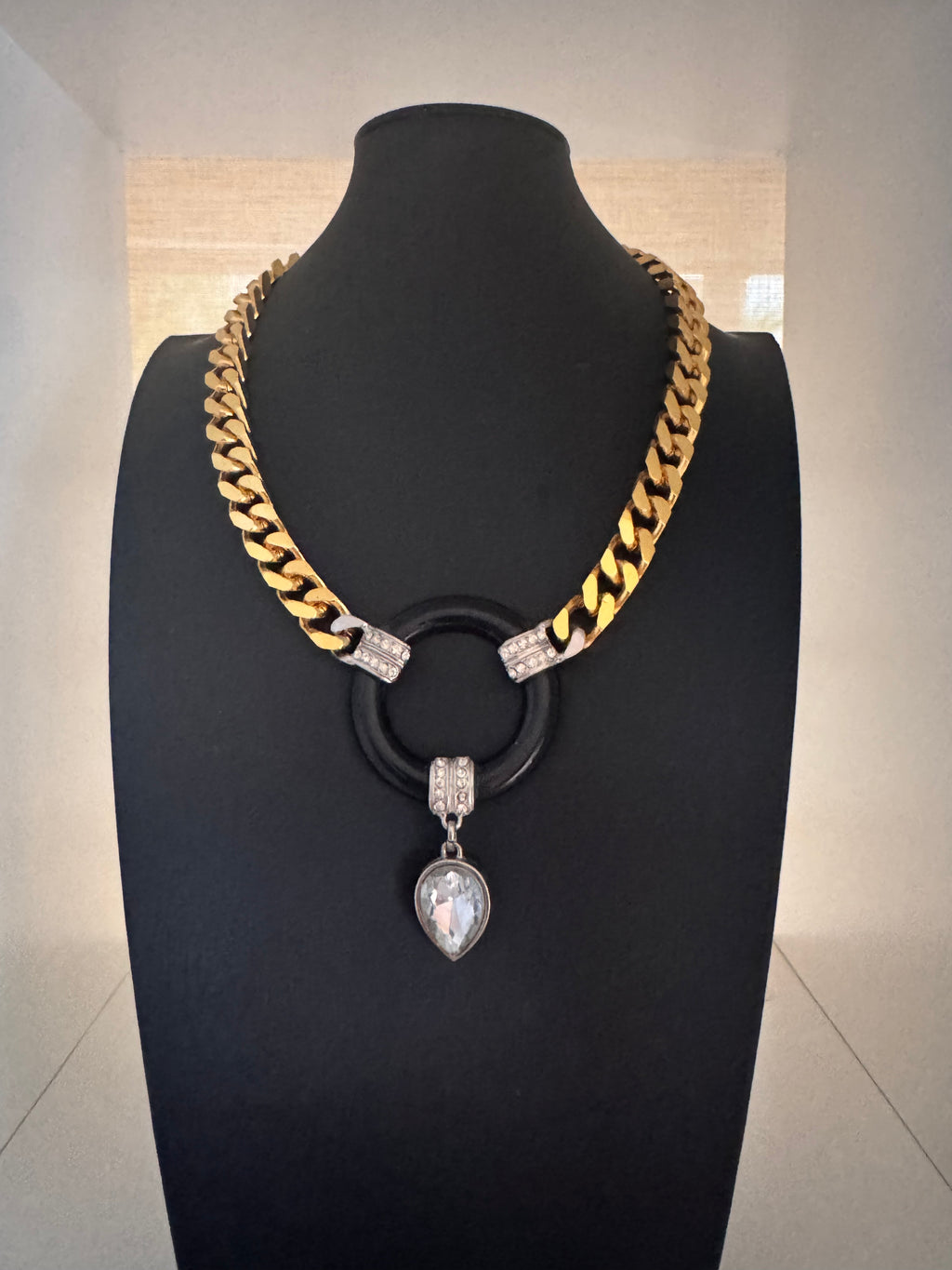 Vintage 1980s Gold-Plated Curb Chain & Onyx-Tone Pendant Necklace